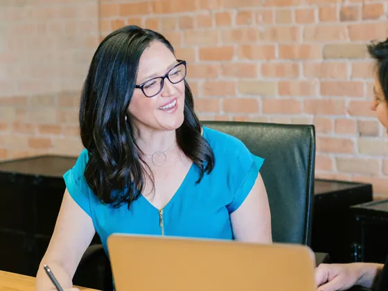 Two people talking by the desk
